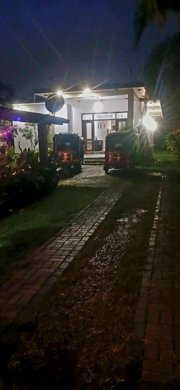 Negombo Royal Villa By Hotel Oviniru Exteriér fotografie